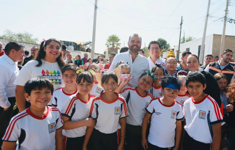 Gerardo Quirino entrega calle en San Sebastián y anuncia más obras para esta comunidad